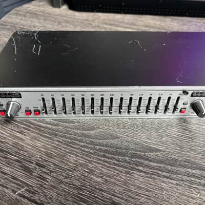 dbx 215s Dual Channel 15-Band EQ 2010s - Silver image 2
