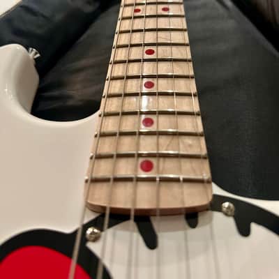 Limited Edition 2025 Squier × Hello Kitty Stratocaster image 3