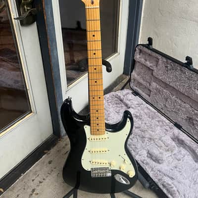Fender American Professional II Stratocaster with Maple Fretboard 2020 - Present - Black image 10