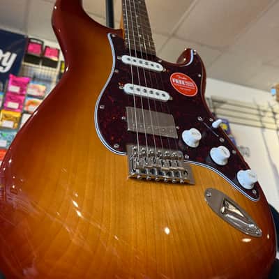 Squier Limited Edition Classic Vibe '60s HSS Stratocaster - Sienna Sunburst image 2