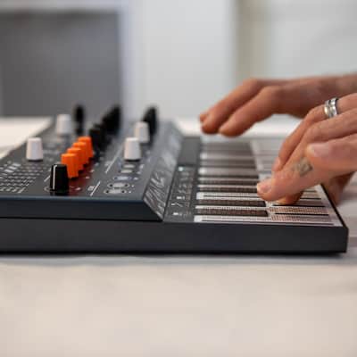 (Mint) Arturia MICROFREAK 25-Key Touchplate Hybrid Synth with Poly Aftertouch, Sequencer and Arpeggiator image 2