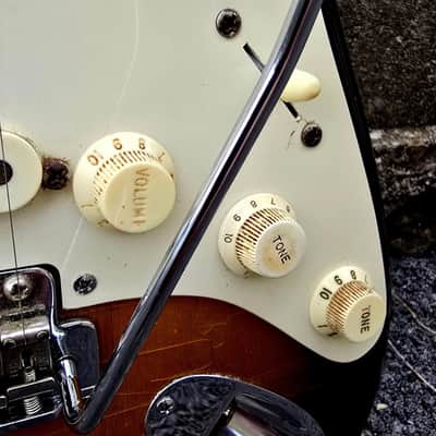 1984 Fender American Vintage '57 - AVRI 1957 Reissue Stratocaster - Sunburst - w/Case image 13