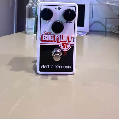 Electro-Harmonix Nano Big Muff Pi Distortion / Sustainer 2013 - Present - White / Black / Red image 2