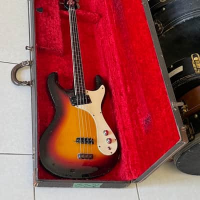 Mosrite Ventures Bass 1964 - 1st issue w/all early features Nitro'gard & Saucer knobs ready to enjoy ! image 13