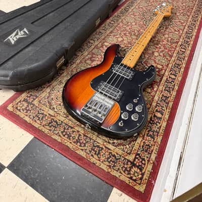 Peavey T-40 with Maple Fretboard 1978 - 1988 - Sunburst