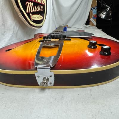Fender Coronado I 1 Semi-Hollowbody Guitar with Case - Sunburst image 17