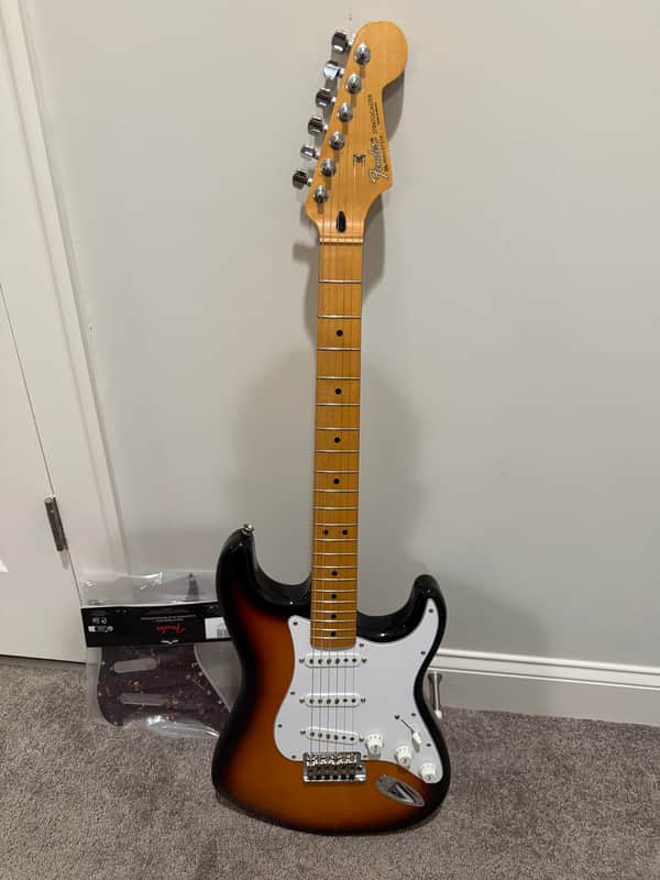 Fender Standard Stratocaster with Maple Fretboard 1998 - 2005 - Brown Sunburst image 1