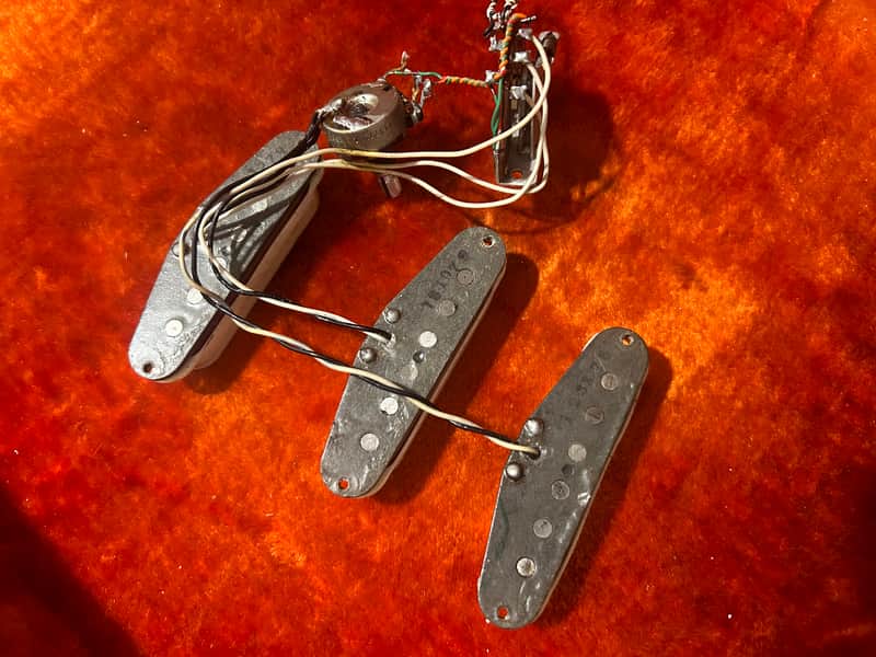 Set Vintage Fender Stratocaster Pickups 1970’s 1976 1979 - Grey Bottom image 1