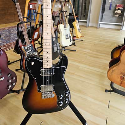 Classic Player Tele® Deluxe w/ Tremolo, Maple Fingerboard, 3 Tone Sunburst image 1