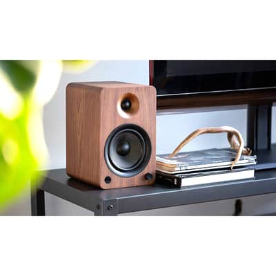Kanto: YU6 Powered Bookshelf Speakers - Walnut (YU6WALNUT) Bild 6