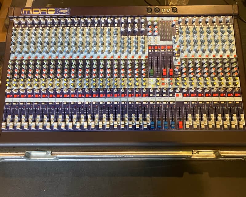 Midas Venice 320 32-Channel analog console WITH Anvil case image 1