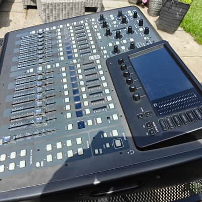 Behringer X32 Compact - mixing desk - w/ softbag, flight case, decksaver, gooseneck LED image 9