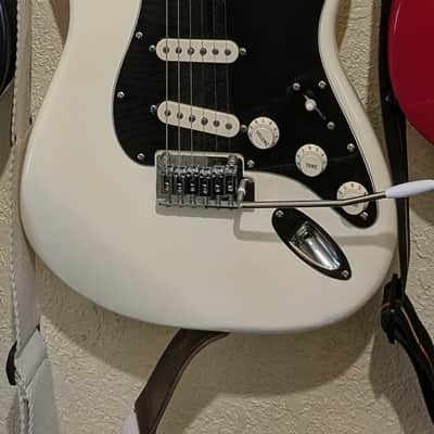 Squier Affinity Series Stratocaster 2022 - Olympique White