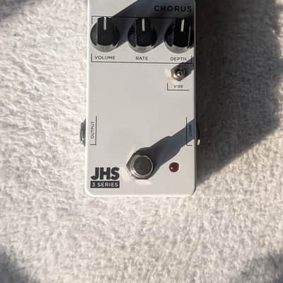 JHS 3 Series Chorus 2020 - Present White image 2