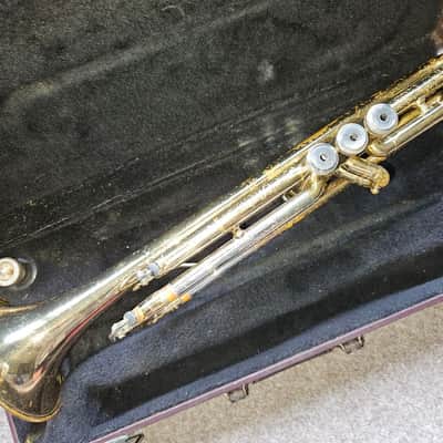 Yamaha YTR-2320 Trumpet. Japan. Good cond if get curves un-stuck. With case & MP image 11