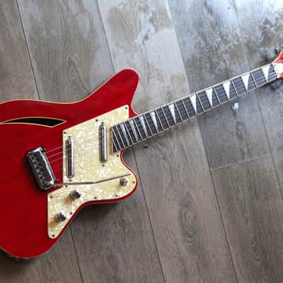 CHARVEL "First Edition 1991 Surfcaster Red #382576 (1991) , 3, 79 kg image 1