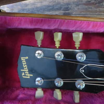 Gibson J-35 1985 Square Shoulder Acoustic Guitar w/ Gibson Deluxe Hardshell Case Made w/ DOVE Parts image 1