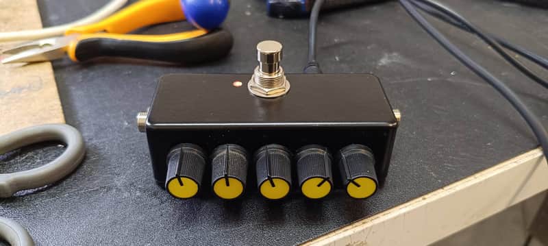 meerkat electronics germanium fuzz pedal 2025 - black image 1
