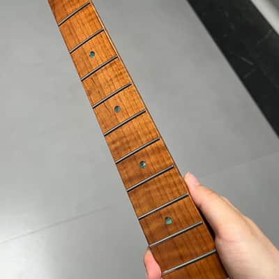1 Round end stainless steel 22 frets Roasted flame Maple guitar neck 25.5inch hole 10mm Radius: 9.5 inches.gloss image 3