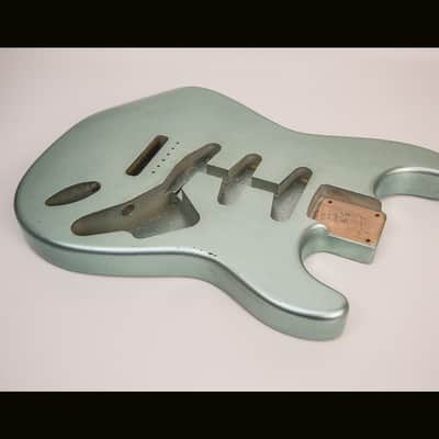 Guitar Mill S-Style Body / Alder / 3 lbs. 9 oz. / Nitrocellulose 'Firemist Silver'/ Light Relic (#GIN-4119) image 3