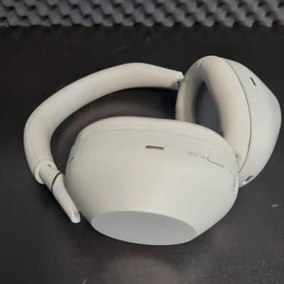 Sony WH-1000XM6 Premium Wireless Noise-Canceling Over-the-Ear Headphones - Silver image 10