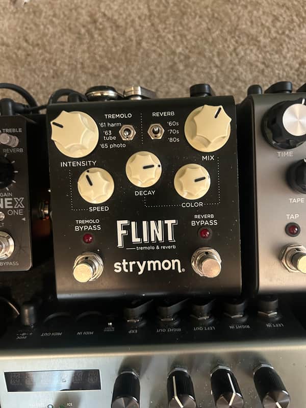 Strymon Flint Reverb and Tremolo V1 2012 - 2022 - Black with White Knobs