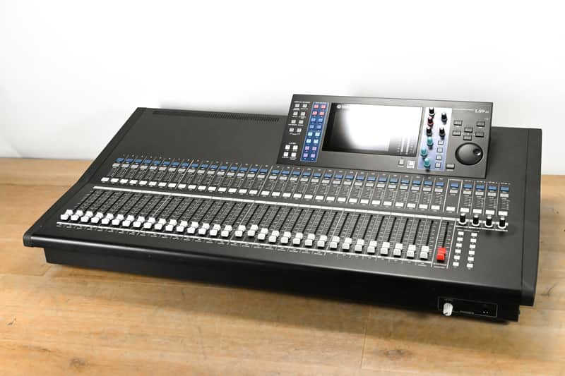 Yamaha LS9-32 32-Input Digital Mixing Console CG012RD image 1