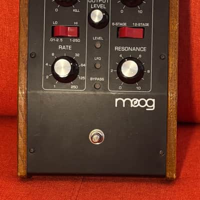 ギター moogerfooger MF-103 twelve stage phaser Moog Moogerfooger MF-103 12-stage Phaser – Emerald City Guitars