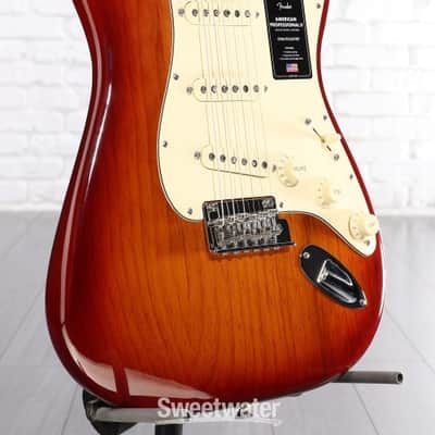 Fender American Professional II Stratocaster - Sienna Sunburst with Maple Fingerboard (StratAP2MSSd1) image 3