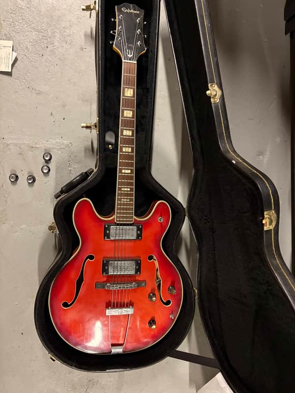 Epiphone EA-250 with Trapeze Tailpiece 1972 - 1974 - Cherry image 1