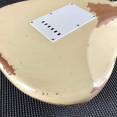 Fender Custom Shop 1967 Stratocaster, Heavy Relic- Aged Vintage White image 10