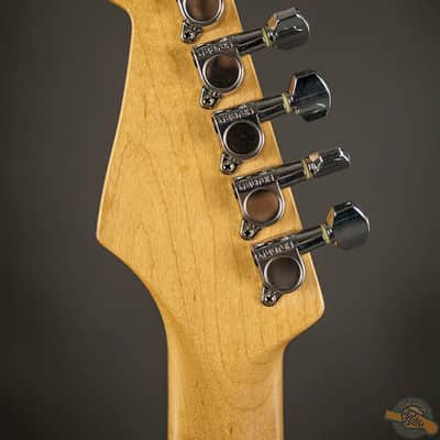 Fender Stratocaster Standard 1990s - 3-Tone Sunburst image 13