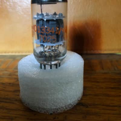 Fender 7025 Low Noise 12AX7 Replacement Tube 98% NOS image 2