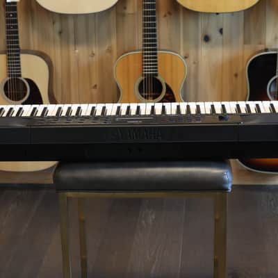 Yamaha PSR-E273 61-Key Arranger Keyboard 2020 - Present - Black image 6
