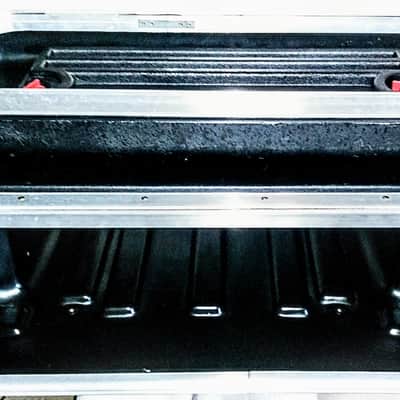 SKB 4-Space Extra Deep Molded Rack Case 2010s - Black image 3