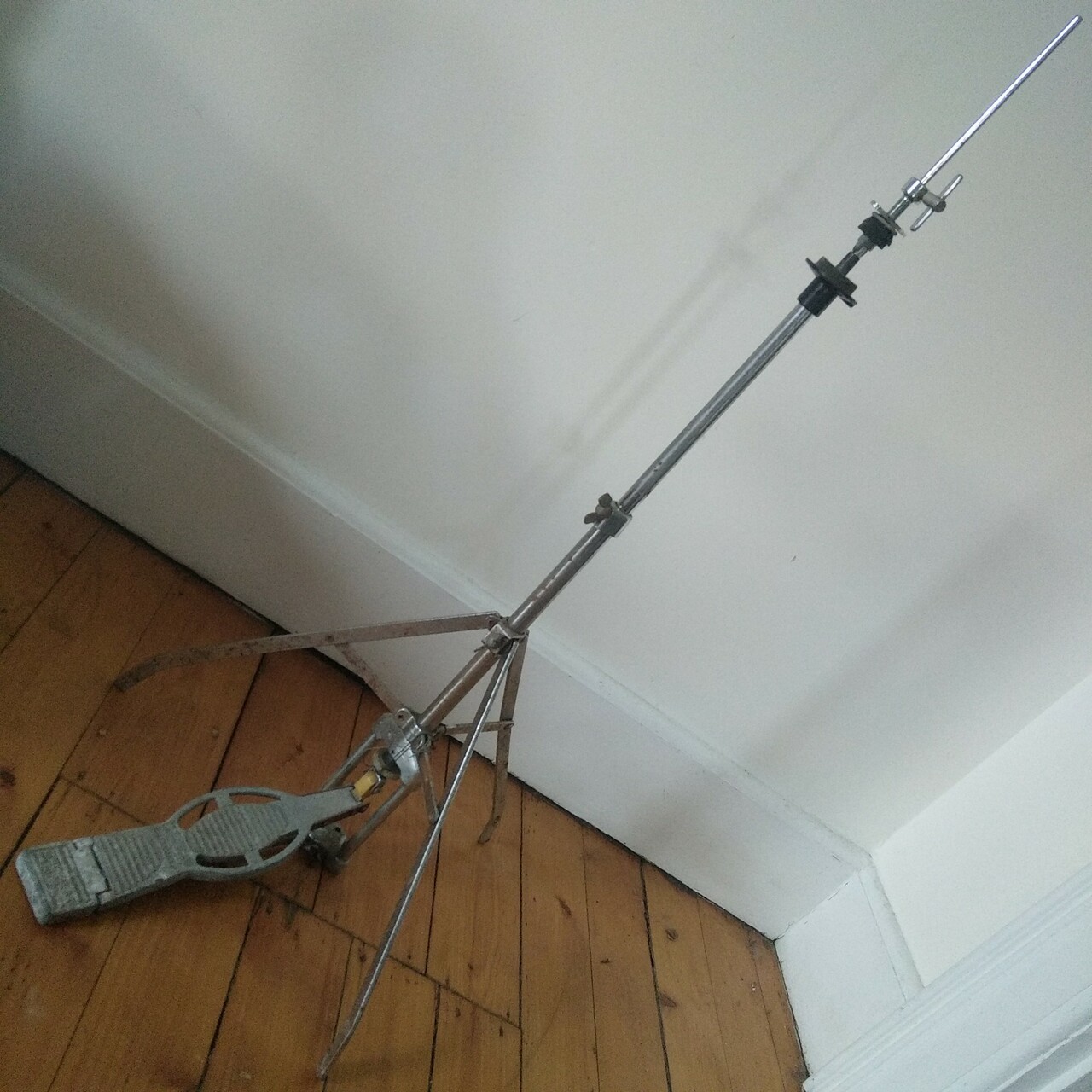 Ludwig 1124 “Big Beat” Spur-Lok Hi Hat Cymbal Stand Vintage 1960s Chrome USA — main photograph