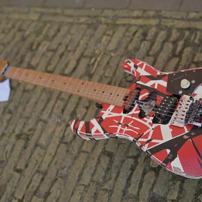EVH Striped Series Frankenstein™ Frankie - Red with Black Stripes Relic image 7