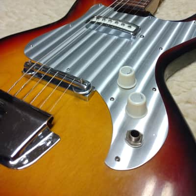Kingston (Teisco) early 60's Swinger Short Scale 3-Tone Sunburst w/Gig Bag image 5