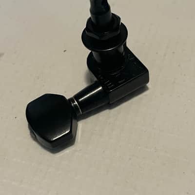 2020's Kramer Nightswan Baretta Series GOTOH Style 6 In Line LH Black Tuners Tuning Pegs image 9
