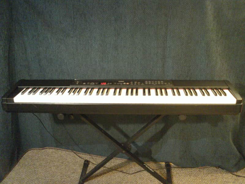 Yamaha P90 Digital Stage Piano ~ 64 note poly ~ 88 weighted key