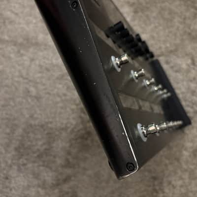 Line 6 Helix Multi-Effects Guitar Pedal & bag image 9