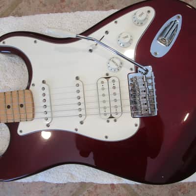 Fender HSS Stratocaster Guitar, 2000. Mexico, Burgundy Finish, Gig Bag, Mint image 4