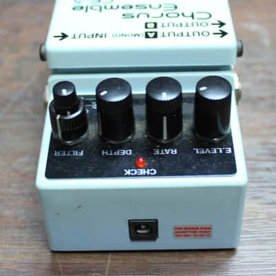 Boss CE-5 Stereo Chorus Ensemble Electric Guitar Pedal image 3