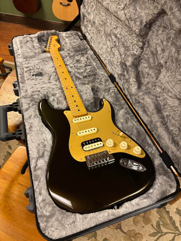2021 Fender American Ultra Stratocaster HSS with Maple Fretboard Texas Tea