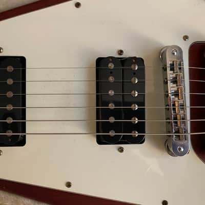 Gibson Flying V worn brown/cherry 2007 - Worn image 2