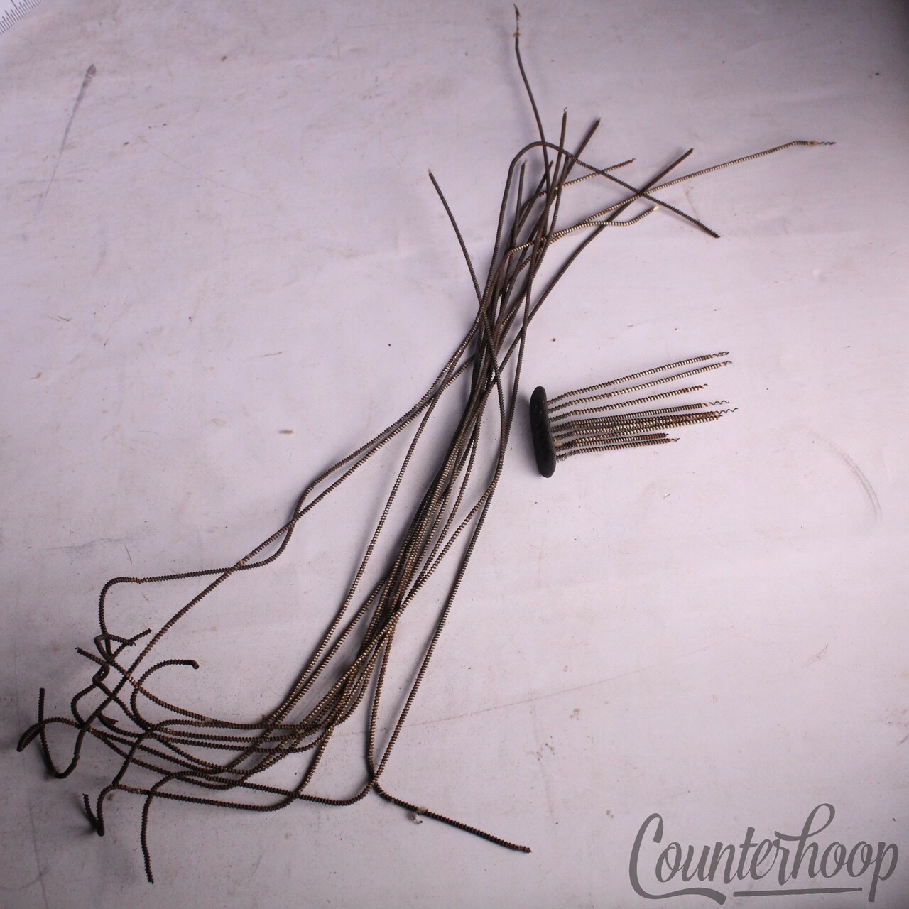 Ludwig Coiled Metal-Cloth 14"Snare Drum Wires/6x Strands Leather Butt Vintage20s — main photograph