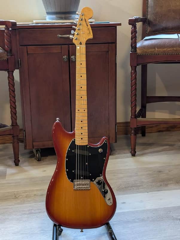 Fender Player Mustang w/HS case Sienna Sunburst