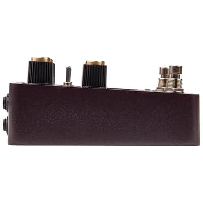 Universal Audio Lion '68 Super Lead Amp Pedal Bundle with 2x Right Angle Patch Cables, 9V Power Adapter, 12 Guitar Picks & Polishing Cloth – Authentic Tube Amp Tones, Versatile Gain Control image 6