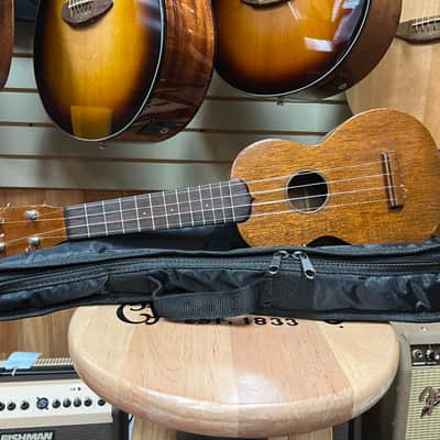 Martin Style 0 Soprano Mahogany Ukulele 1930's- 1940's  One repaired crack w/soft bag image 1