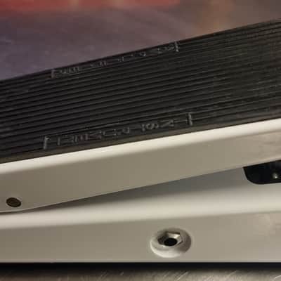 Dunlop 105Q Cry Baby Bass Wah 1999 - Present - White image 4
